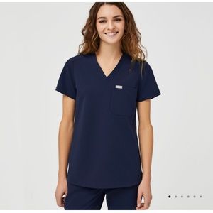 Figs One Pocket Scrub Top Navy Medium